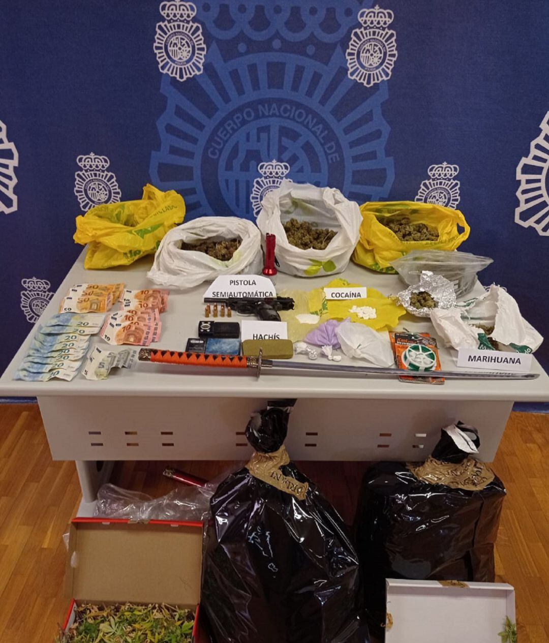 Mercancías requisadas por la Policía Nacional en la ciudad de Elche