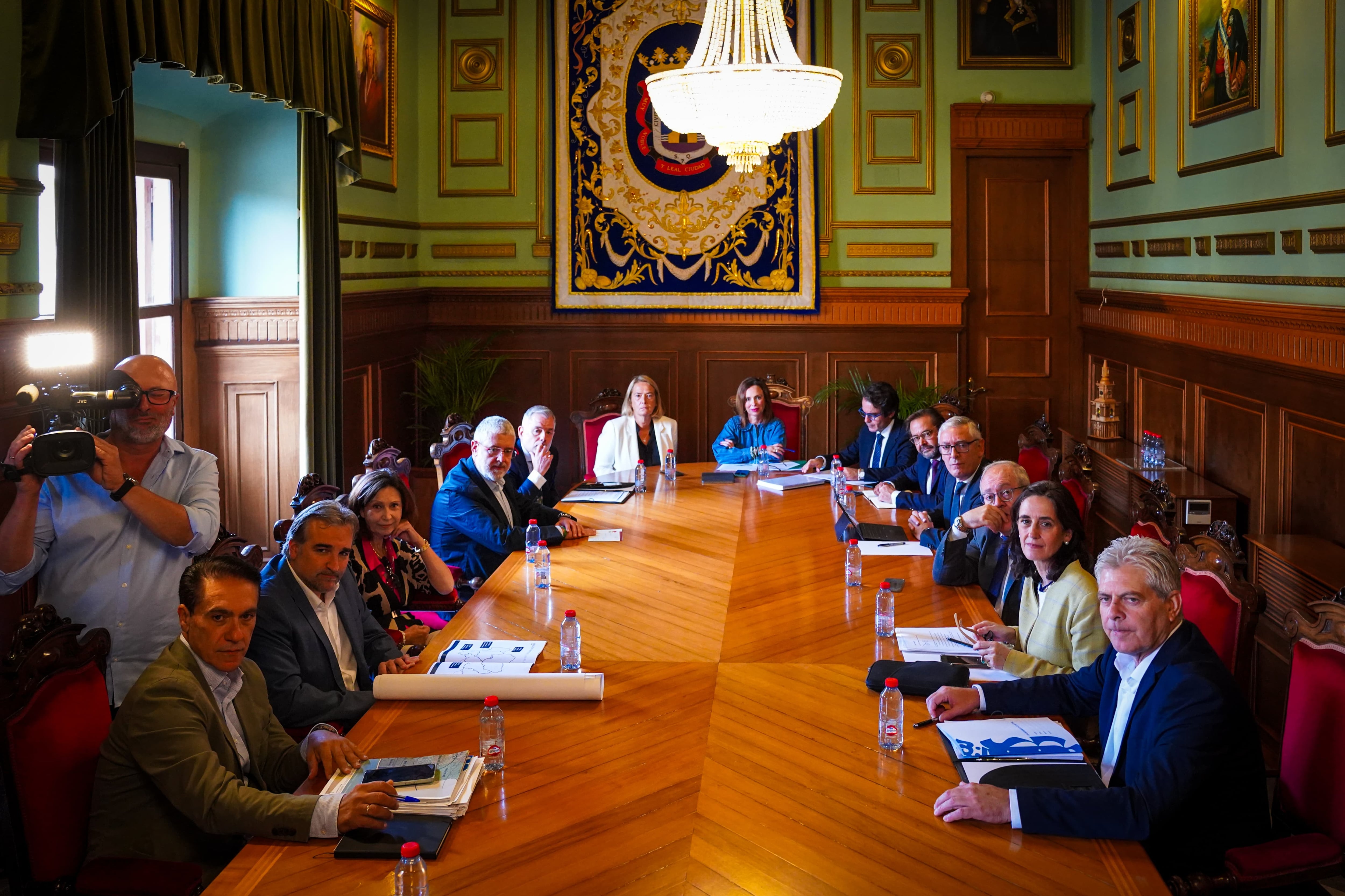 Reunión Consejera de Fomento, Rocío Díaz, en el Ayuntamiento de Motril (Granada)