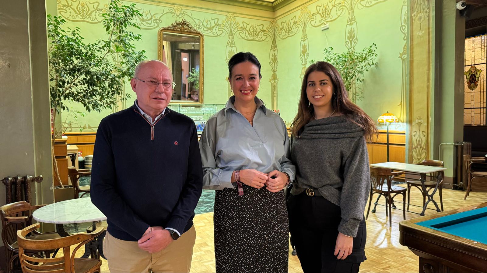 Leopoldo Carranza, Lorena Orduna y Belén Almudévar, en el Casino oscense, este sábado