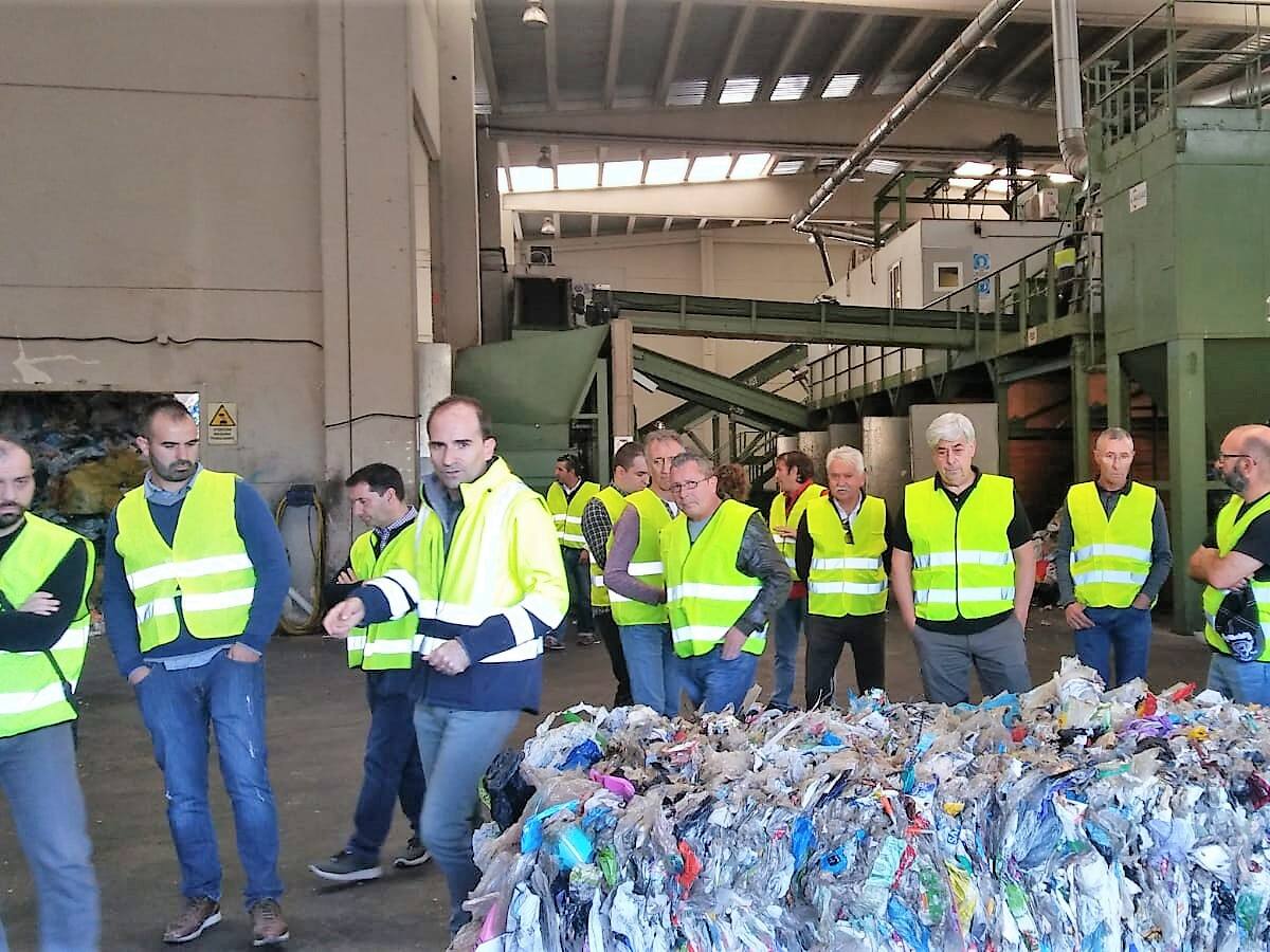 Consejeros comarcales y alcaldes conocen los procesos para los residuos urbanos