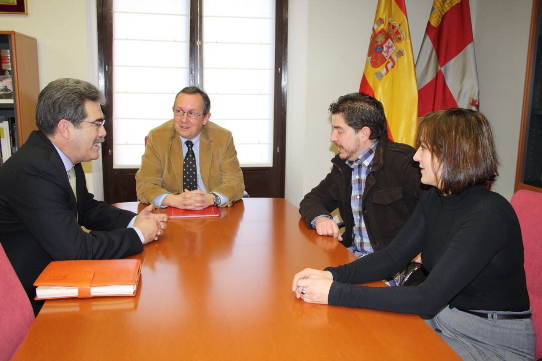 Julio Alonso en una reunión con Javier López Escobar en la Delegación Territorial de la Junta en el año 2012 