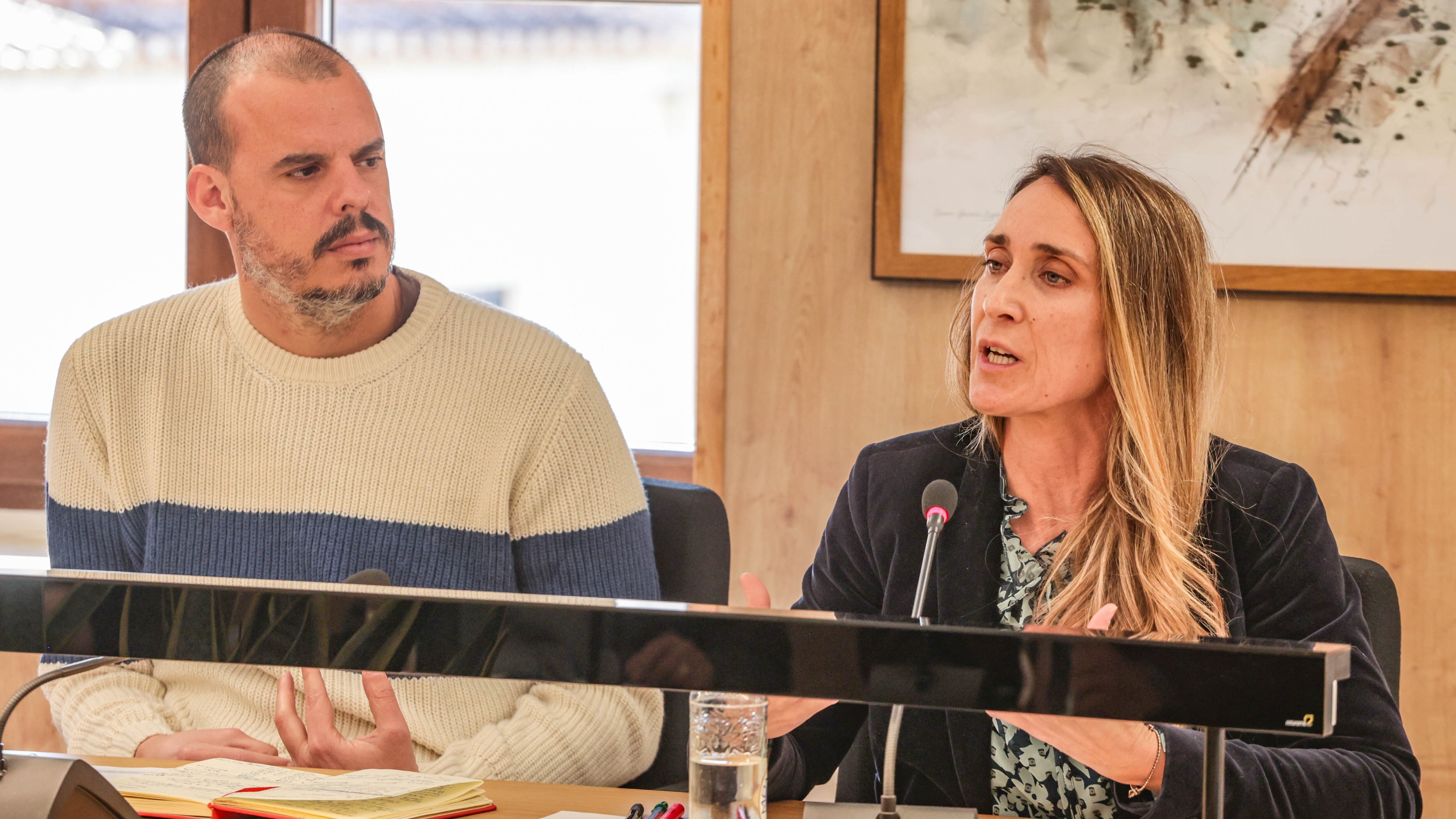 Iñaki Pérez, portavoz de Elda para Todas, junto a Cristina Rodríguez, concejala del grupo político