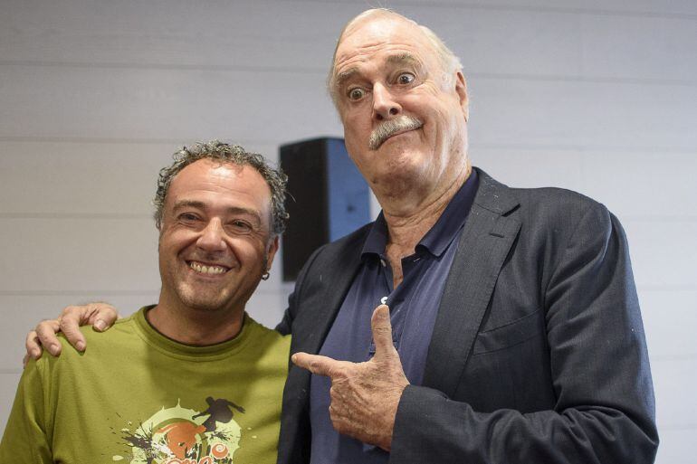 John Cleese se ha mostrado muy simpático con la prensa y algunos fans hemos aprovechado