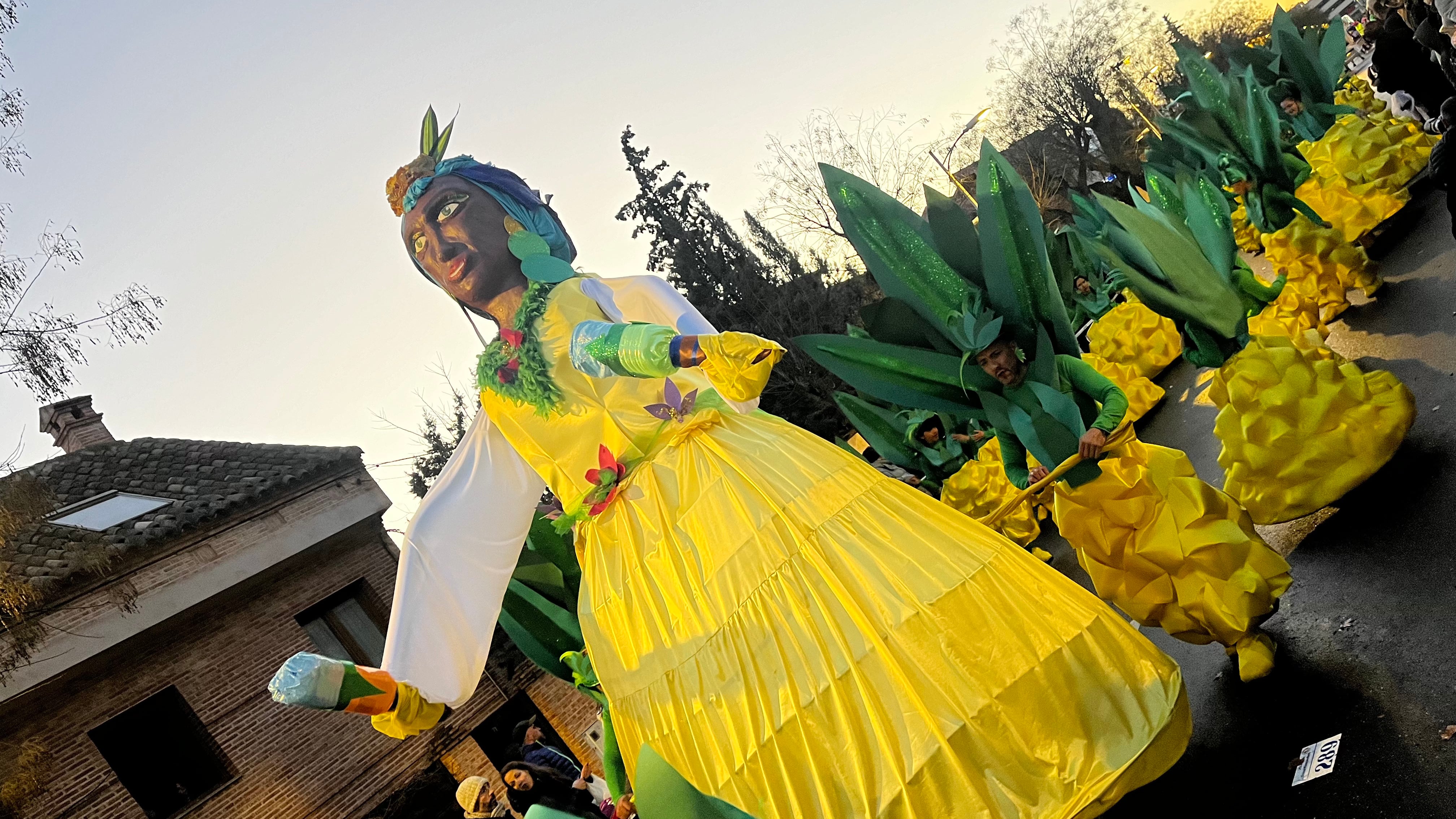 La lluvia da una tregua en Toledo para la celebración del desfile de carnaval, a pesar del aguacero previo a la salida