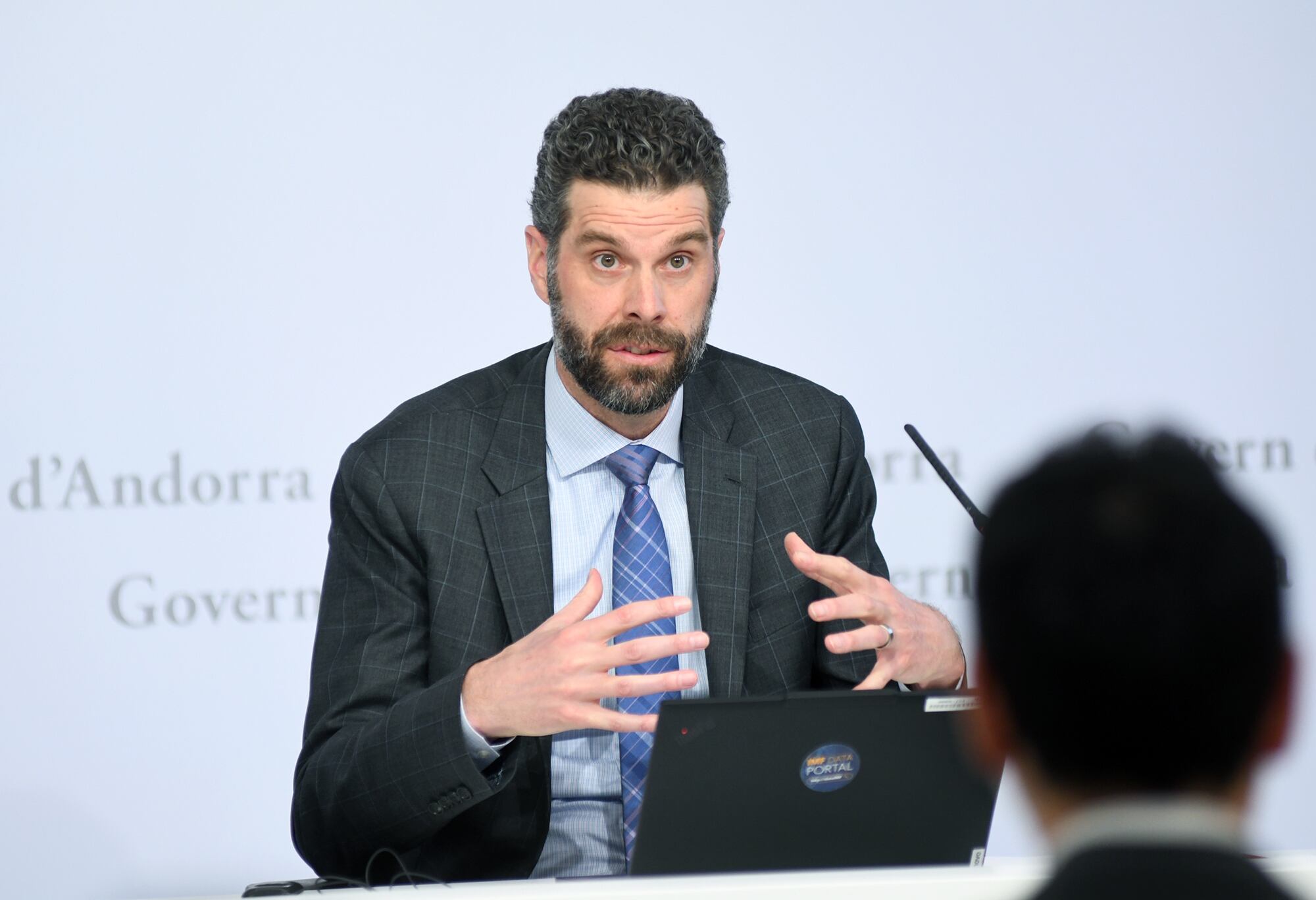 El cap de missió del Fons Monetari Internacional, Jeff Danforth, durant la presentació de l'informe sobre Andorra