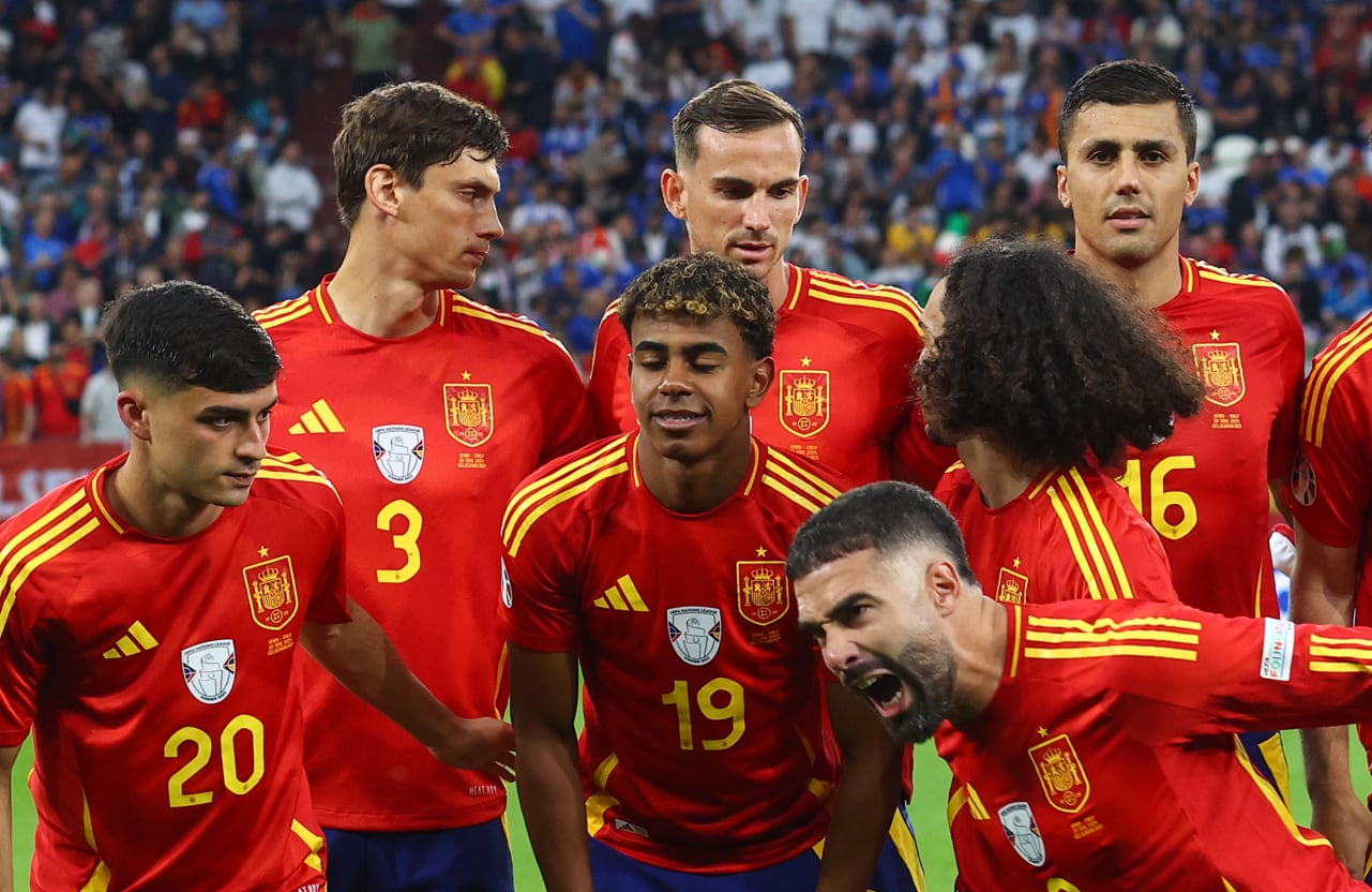 Carvajal, y el resto de titulares de la Selección, en la foto antes del partido contra Italia