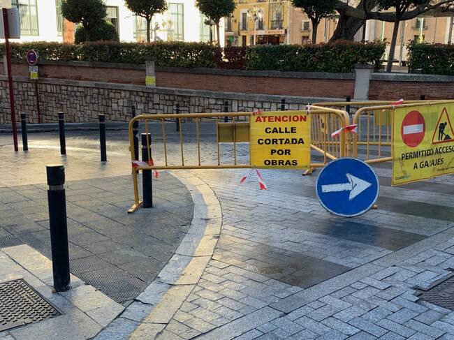Obras renovación tuberías calle Cervantes