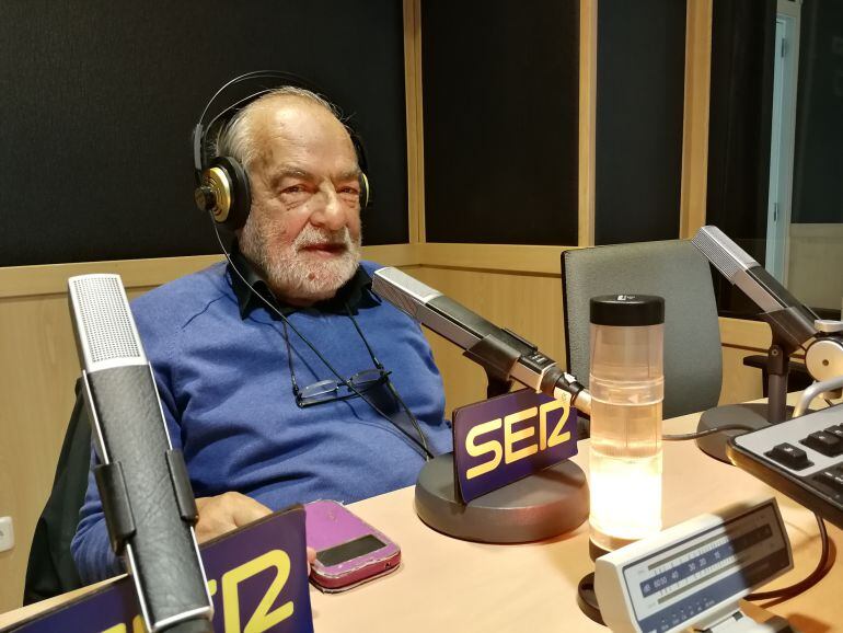 Antoni Tarabini en los estudios de Radio Mallorca