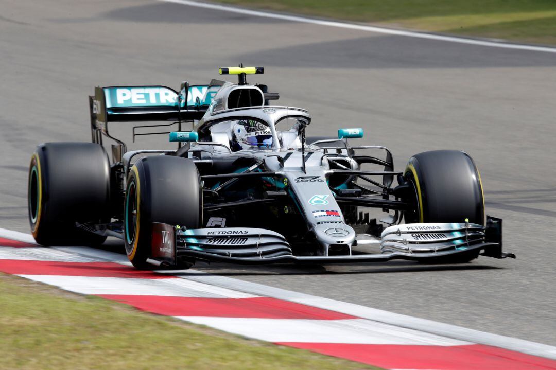 Bottas cubrió los 5.451 metros de la pista shanghainesa en un minuto, 31 segundos y 547 milésimas