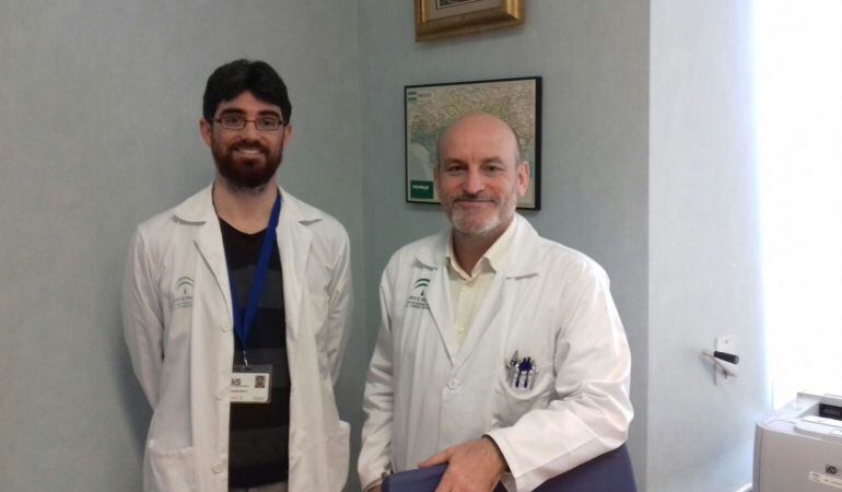 Doctores Javier Ampuero y Manuel Romero del Hospital Universitario Virgen del Rocío