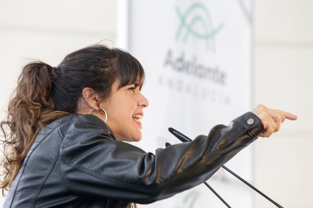 La candidata de Adelante Andalucía a presidir la Junta de Andalucía, Teresa Rodríguez, en un mitin en Cádiz