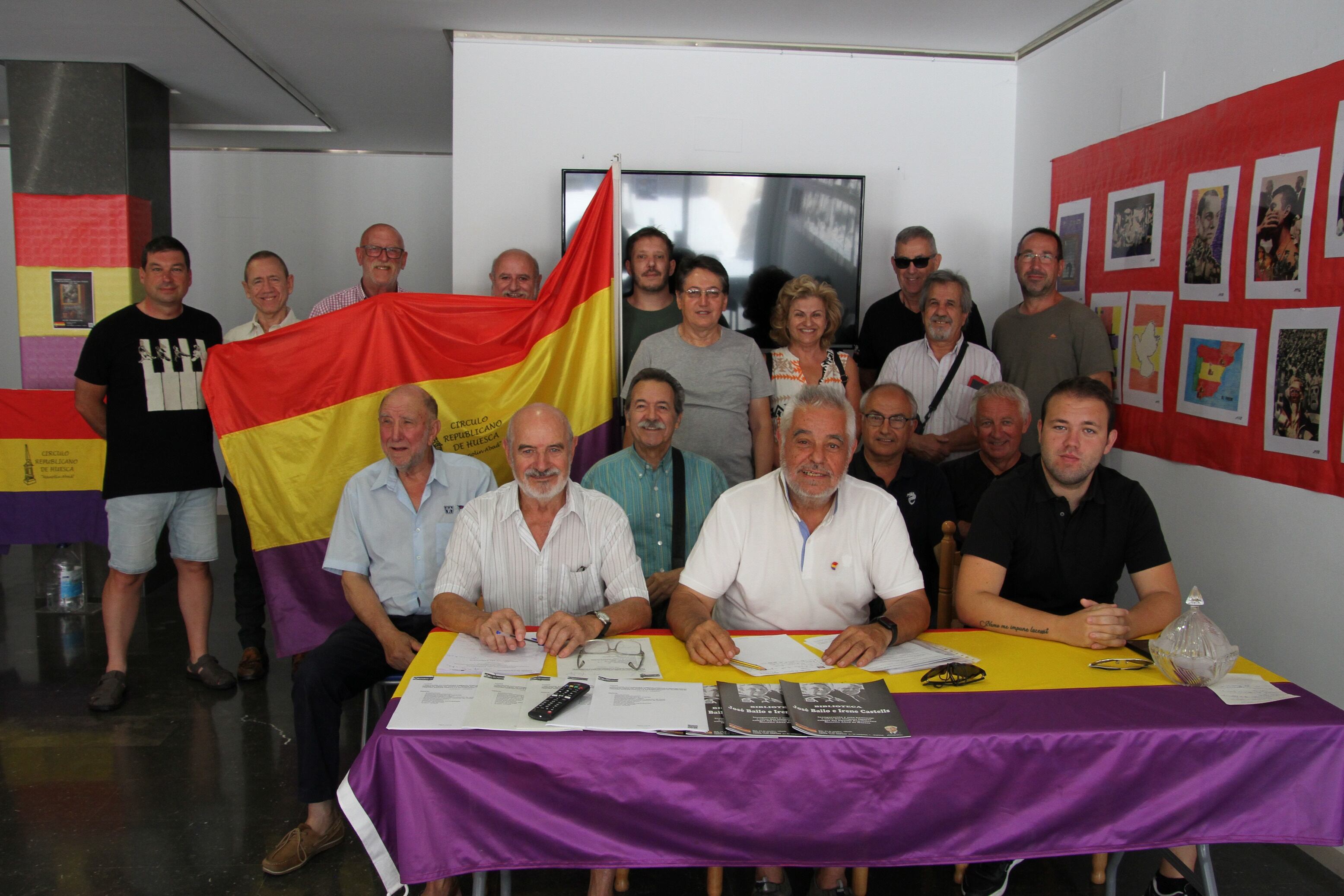 Representantes del Círculo Republicano Manolín Abad de Huesca