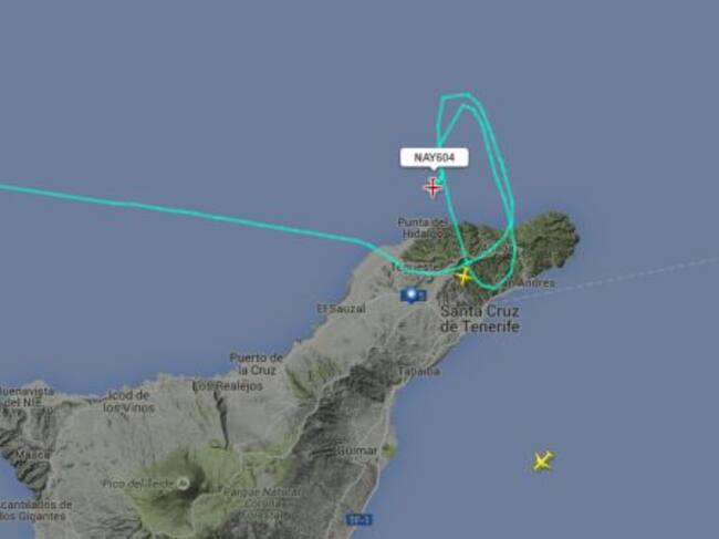 Avión buscando el momento para aterriza