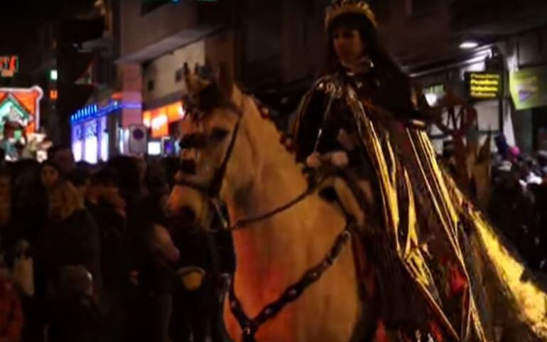 Caballo y amazona en la Cabalgata de Reyes 2016