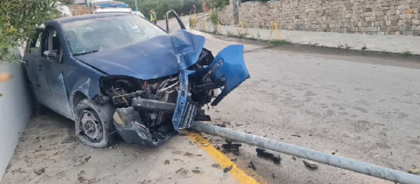 Imagen que dejó un vehículo accidentado en Tarifa