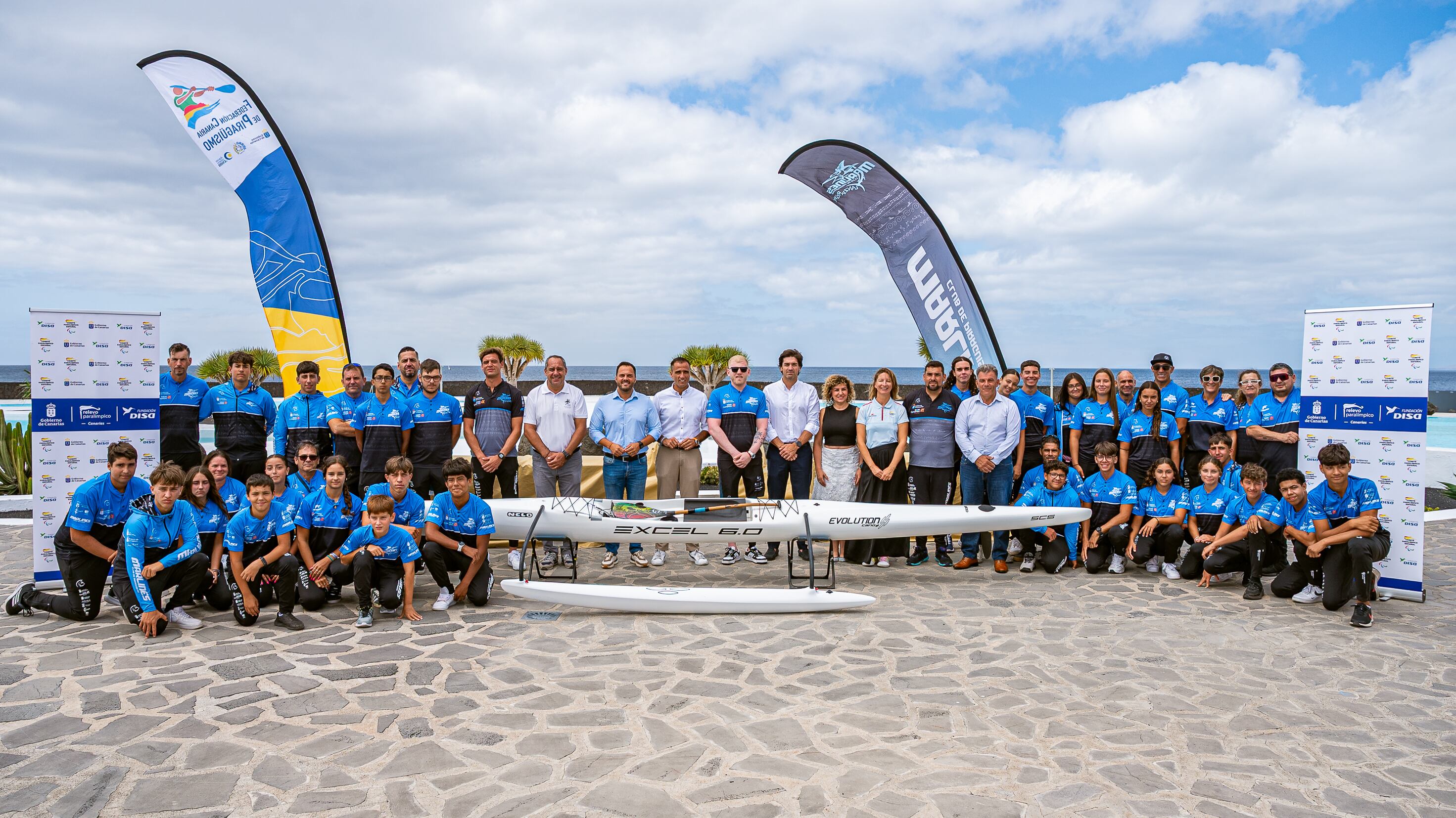 Los Marlines de Lanzarote con autoridades regionales, insulares y municipales.