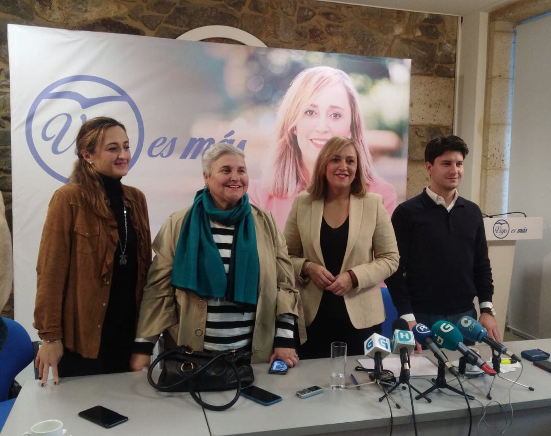 Teresa Egerique, Elena González, Elena Muñoz y Diego Gago del PP de Vigo.