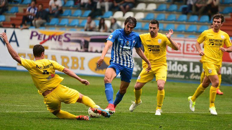 Los blanquiazules consiguen sumar un valioso punto en el campo del Navalcarnero.