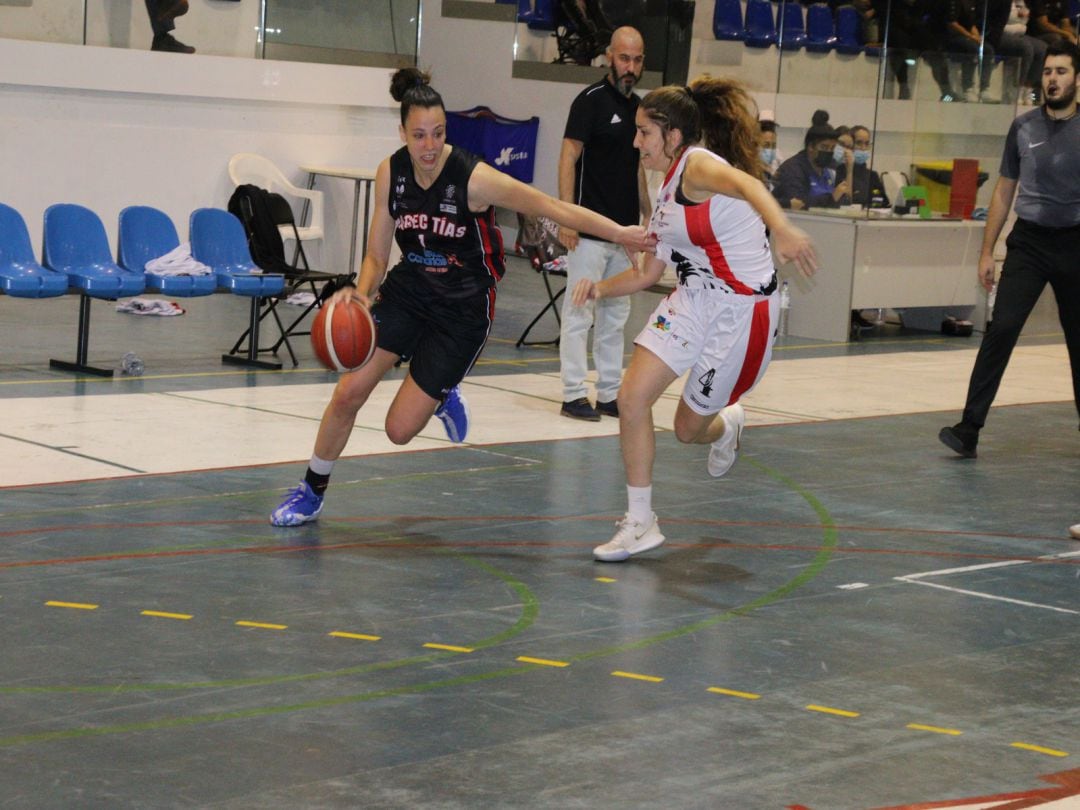 Magali Vilches con el balón.