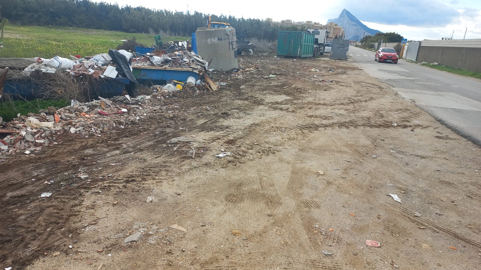 Trabajos de limpieza en La Línea