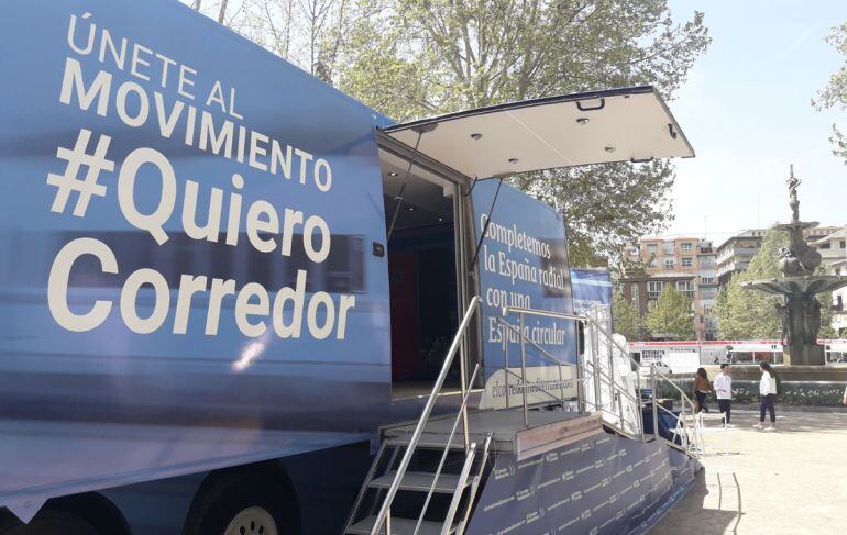 Escenario de la campaña #QuieroCorredor en Granada