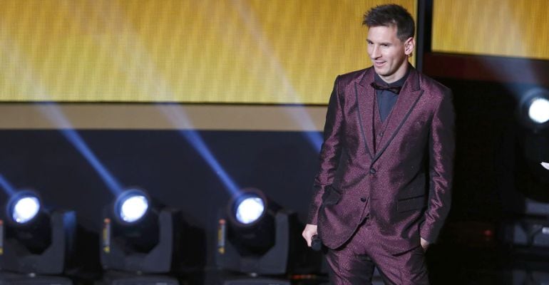 Barcelona&#039;s Lionel Messi of Argentina appears on stage during the FIFA Ballon d&#039;Or 2014 soccer awards ceremony at the Kongresshaus in Zurich January 12, 2015.                          REUTERS/Arnd Wiegmann (SWITZERLAND  - Tags: SPORT SOCCER POLITICS)  