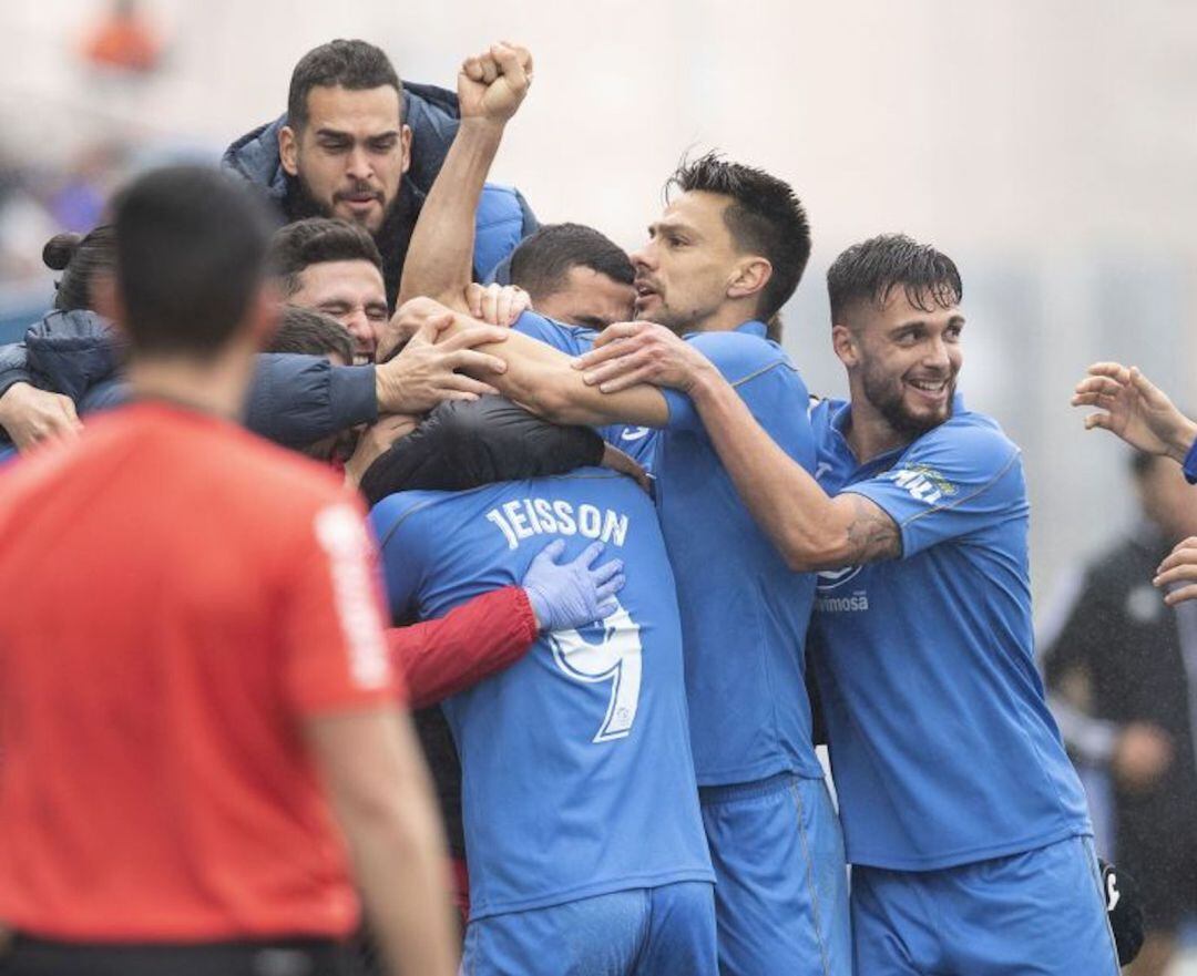 El Fuenlabrada celebra el gol de la victroria