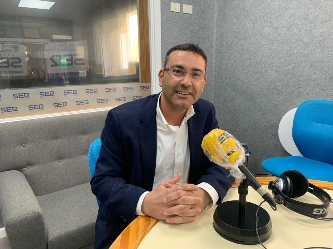 Oswaldo Betancort, alcalde de Teguise y parlamentario en los estudios de SER Lanzarote.