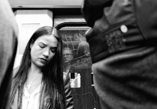 Fotografía con autorretrato de Pepe González Arenas en Metro de Madrid.