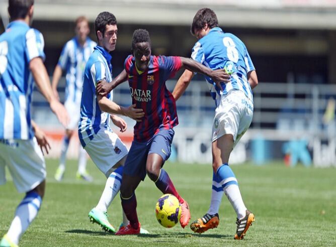 Calvillo y Olabe presionan a un jugador azulgrana en el Mini Estadi