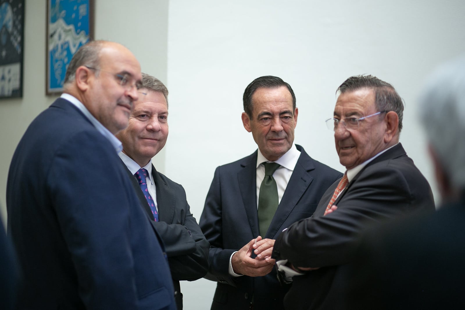 De izquierda a derecha, José Luis Martínez Guijarro, vicepresidente del Gobierno de Castilla-La Mancha; Emiliano García-Page, presidente de la región; José Bono, expresidente, y Herminio Navalón, empresario homenajeado.