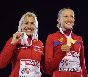 Marta Domínguez, con la plata ganada en los europeos de 2010 en Barcelona.