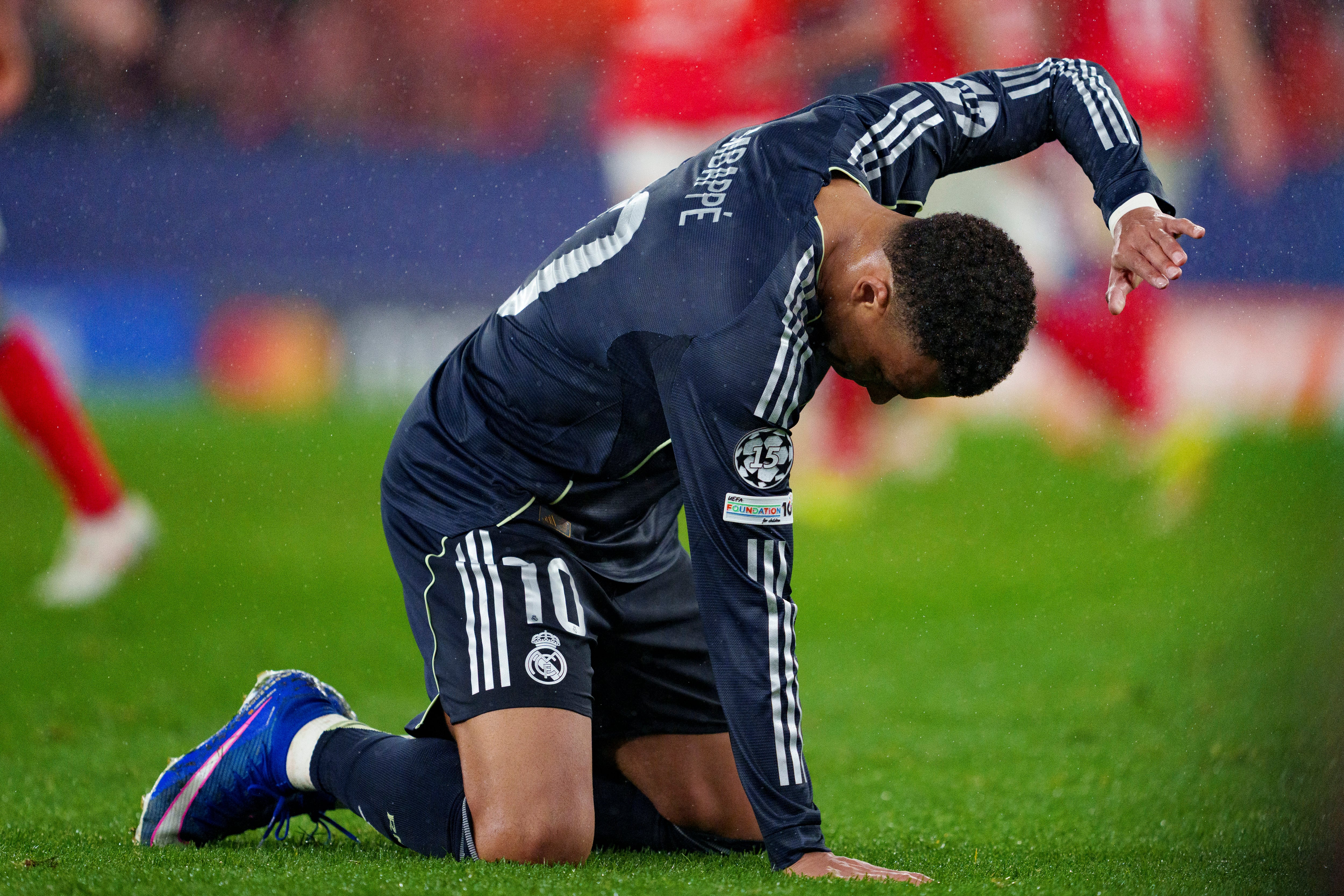 Mbappé, crítico tras la debacle en Lisboa: "No podemos estar jugando un día y al otro no, no somos un equipo campeón"