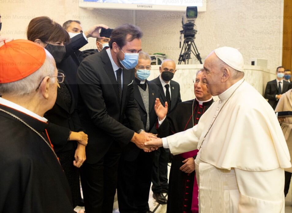 Delegación del Ayuntamiento de Valladolid en su visita al Papa Francisco