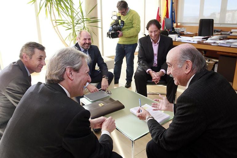 Primer plano de Mazón y Martínez Vila.