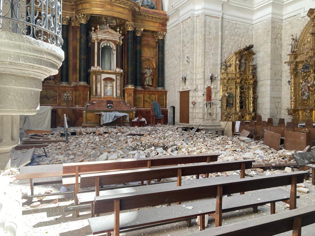 Así ha quedado el interior del templo tras el derrumbe de la cúpula del Monasterio de Alconada