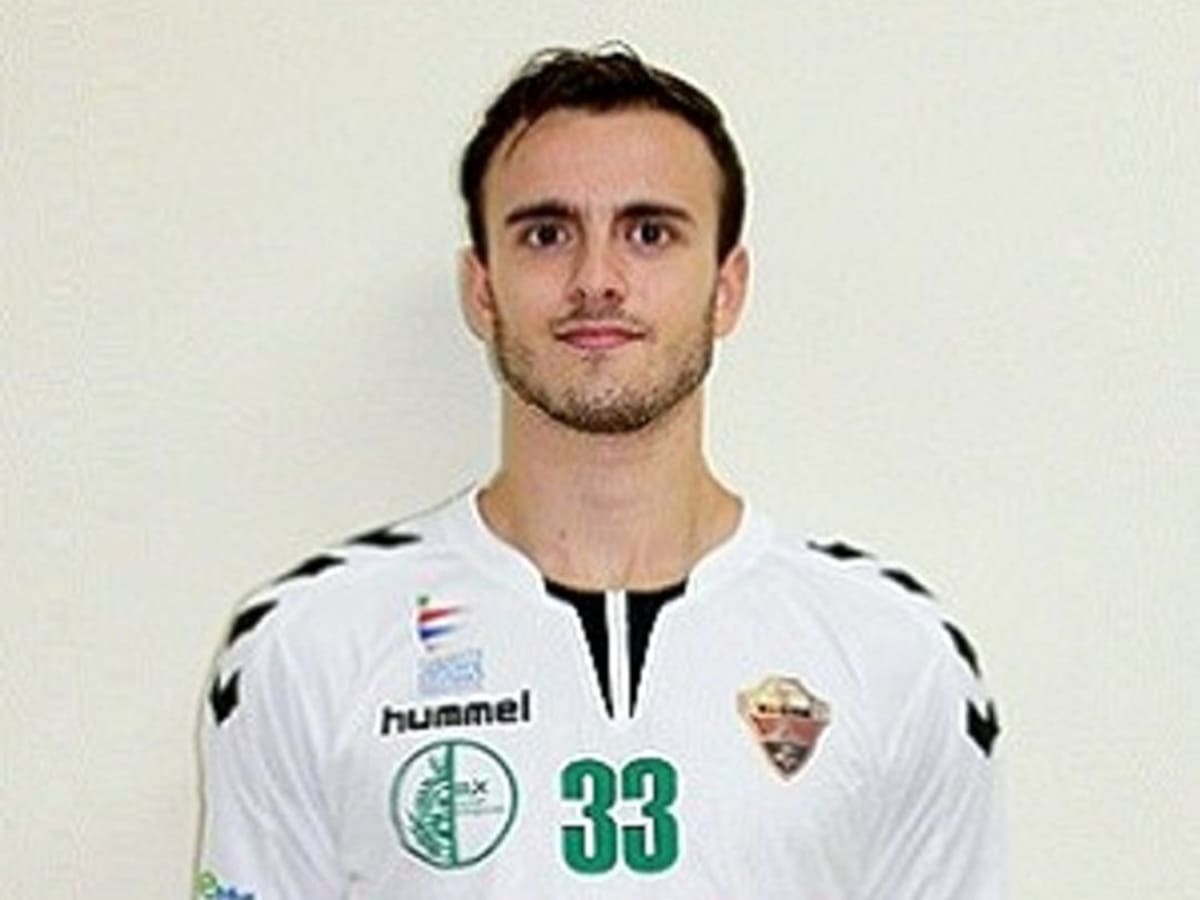 El Elda - C.E.E. pesca en el vestuario del Bm. Elche