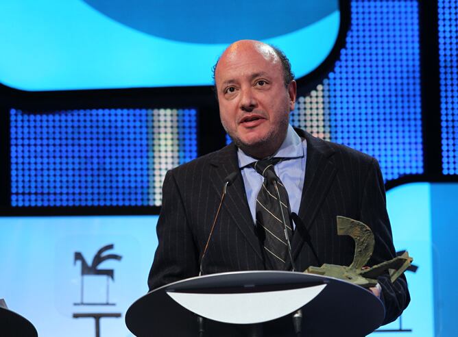 Julio Sánchez Cristo, director de 'La W' (W Radio - Colombia) recoge el premio al mejor programa de radio iberoamericano '