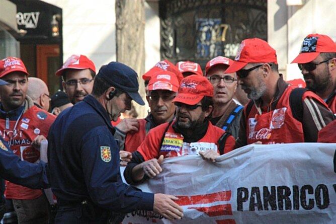 Los trebajadores de Panrico manifestándose ante la Audiencia Nacional