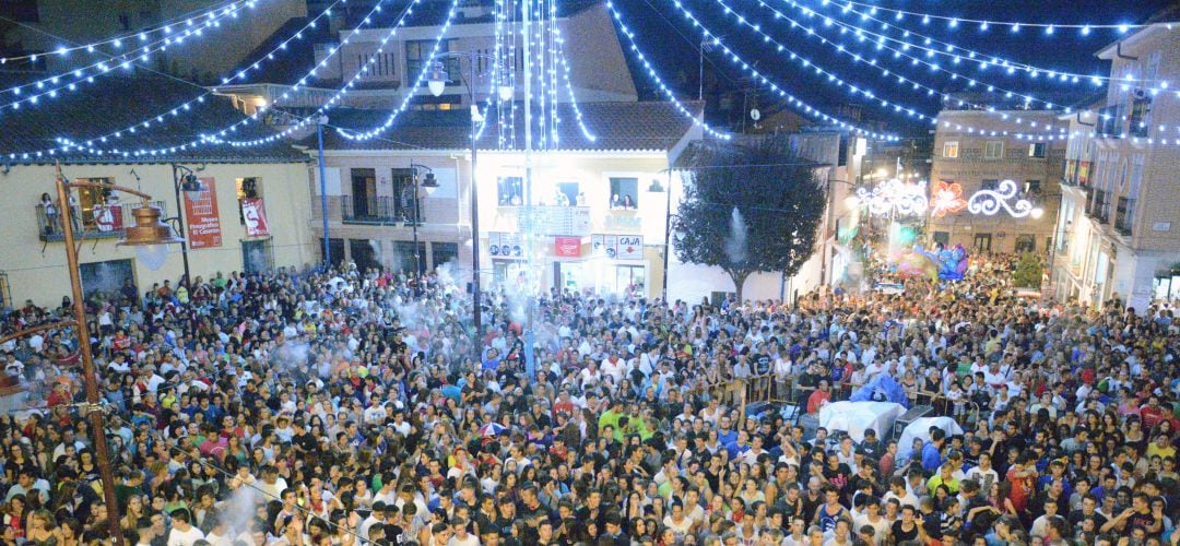 La primera verbena de las fiestas, en la Plaza de la Constitución, comenzará sobre las 11 de la noche