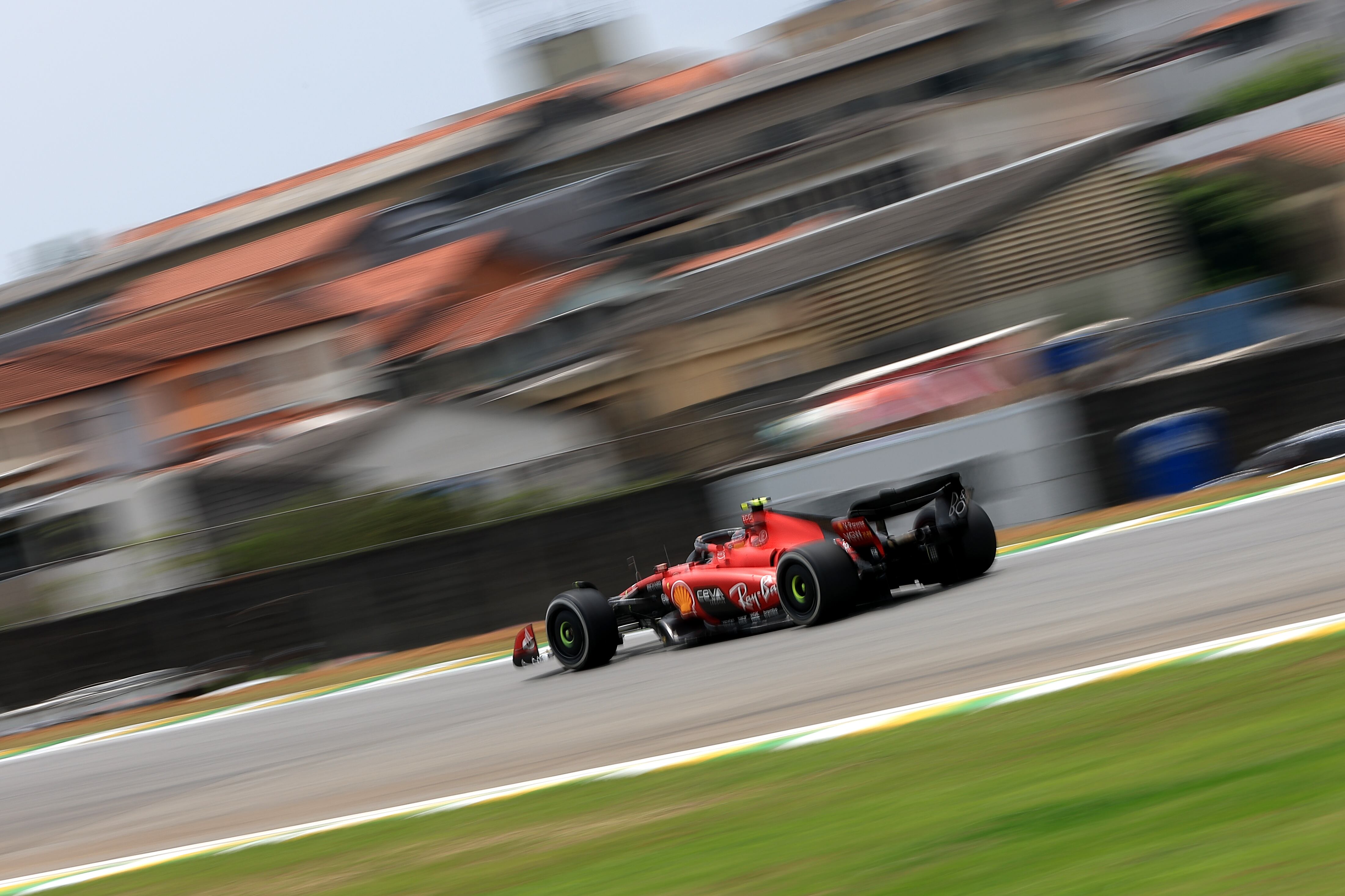 Carlos Sainz, durante la clasificación del GP de Brasil de F1