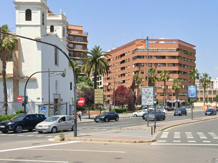 El accidente ha tenido lugar en la avenida López Piñero de València en su cruce con Alcalde Reig.