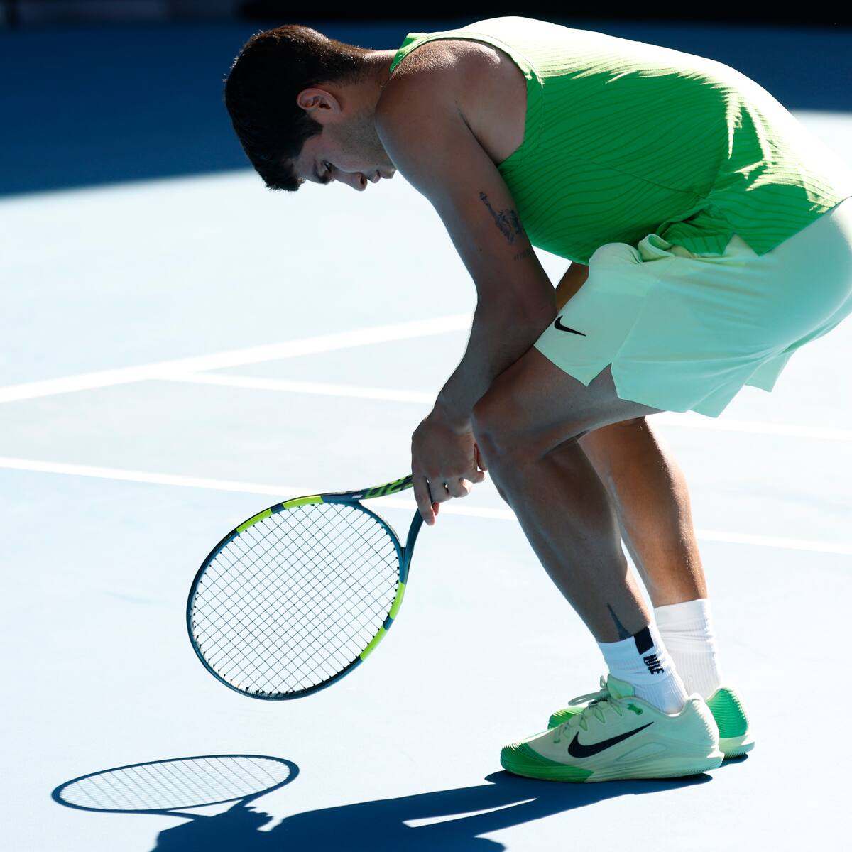 Alcaraz enciende todas las alarmas: obligado a jugar con calambres ante Zverev en las semifinales del Open de Australia