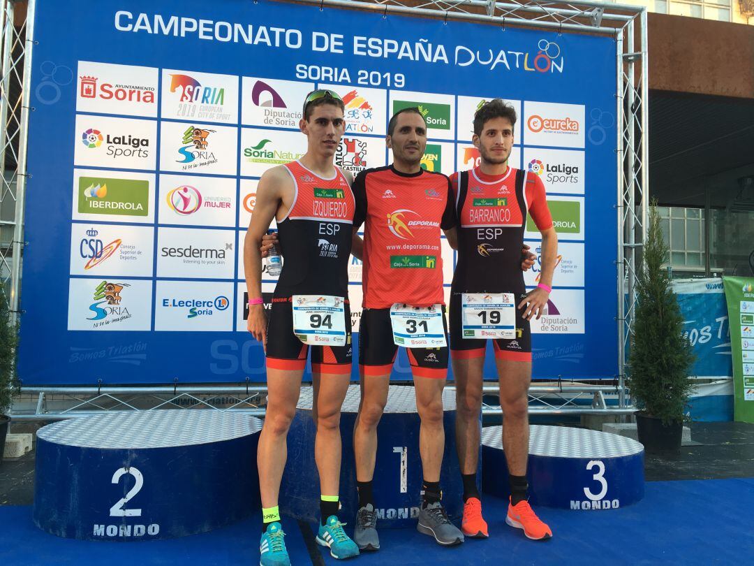 Jaime Izquierdo, David Rodríguez y Nacho Barranco, del Triatlón Soriano, finalizaron la carrera y lograron el ascenso.