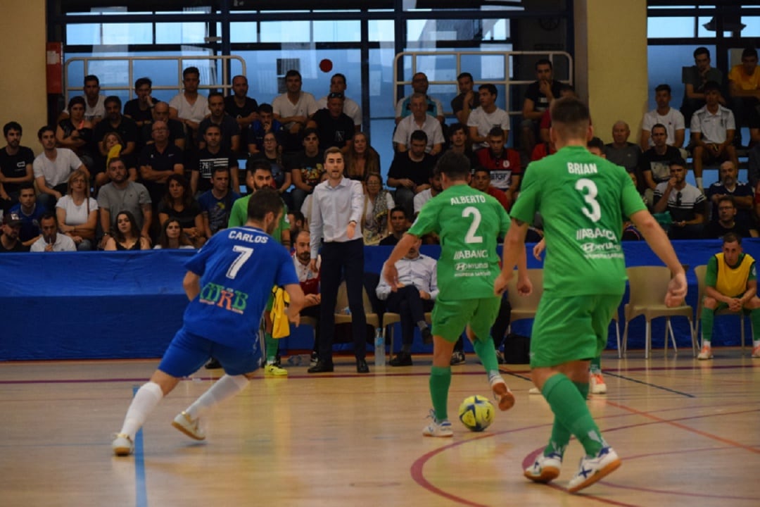 El Santiago Futsal logró el primer triunfo del curso en Móstoles confirmando su progresión