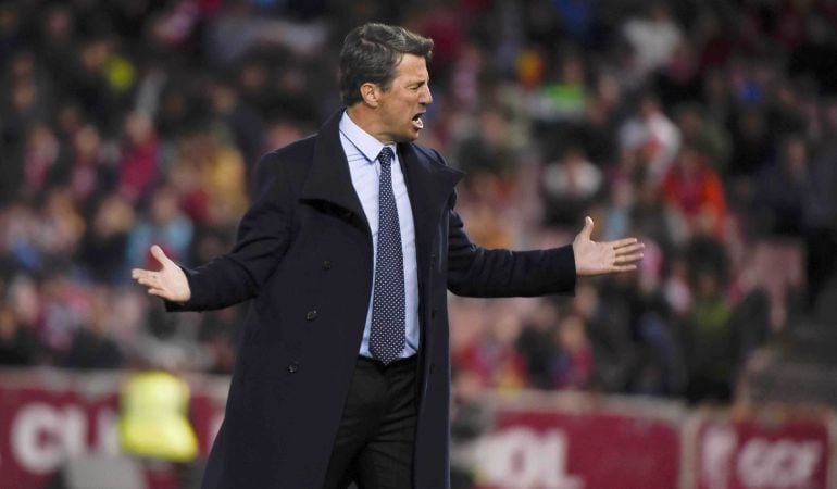 El entrenador del Granada, José González, durante el partido de Liga en Primera División ante el Málaga