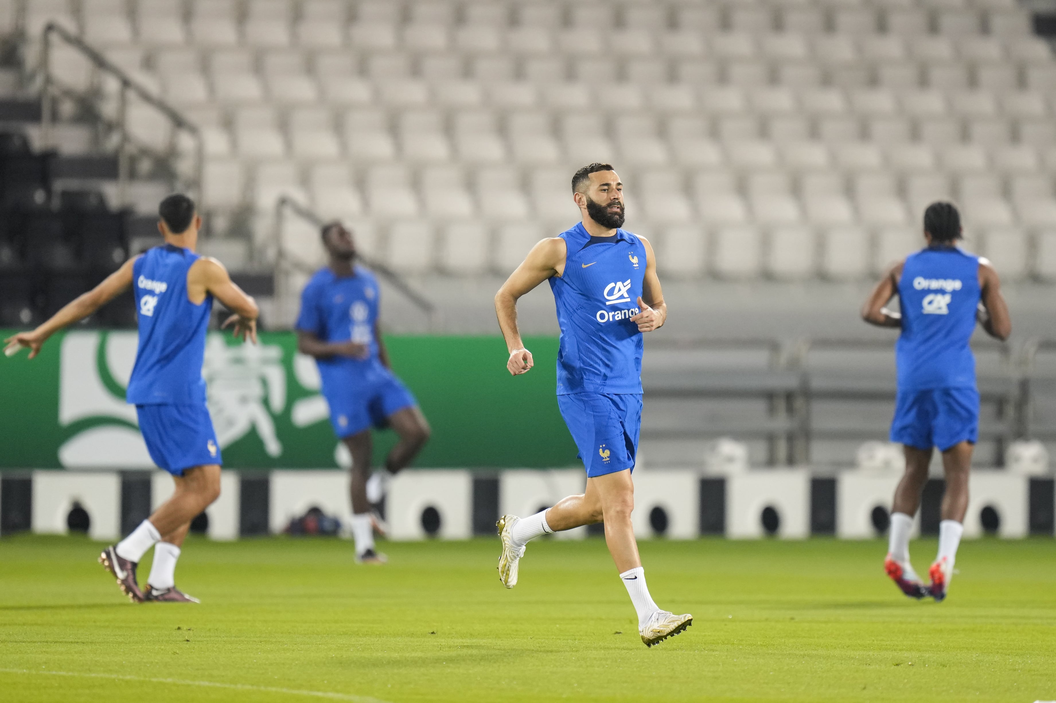 Karim Benzema, en un entrenamiento previo al inicio del Mundial de Qatar.