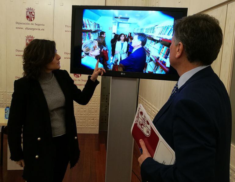 La Diputada de cultura Sara Dueñas junto al presidente Francisco Vázquez durante el balance del área de cultura y juventud