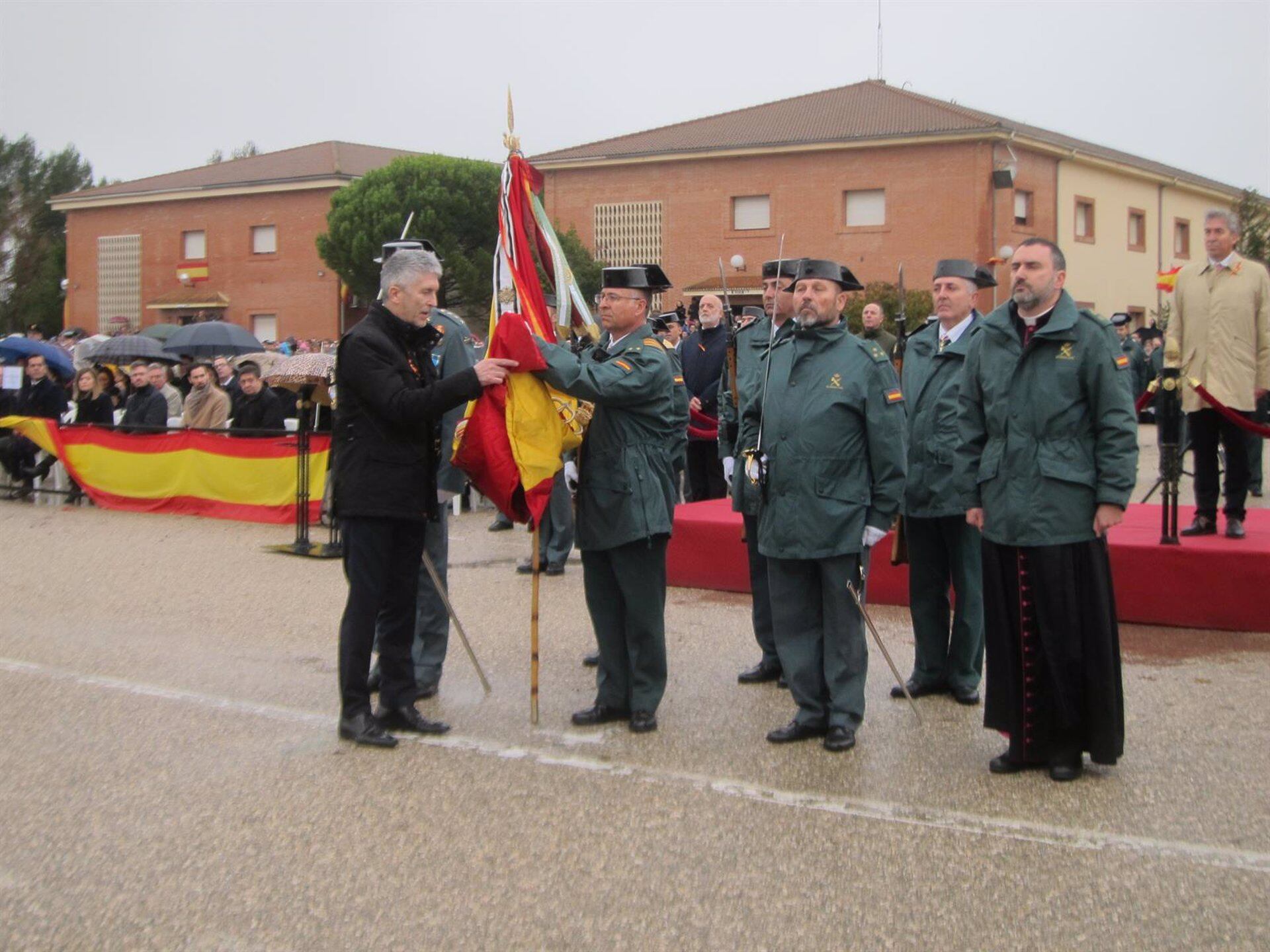 El ministro del Interior, Fernando Grande-Marlaska, jurando bandera en la Academia de la Guardia Civil de Baeza en 2019/Archivo - EUROPA PRESS - Archivo