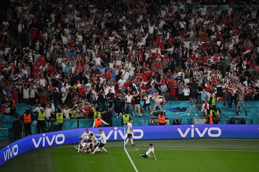 Los jugadores de Inglaterra celebrando en Wembley